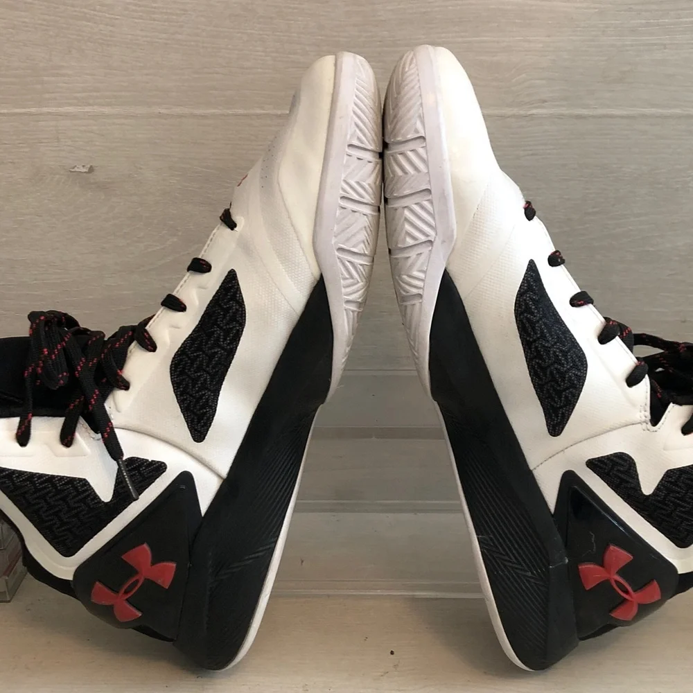 Under Armour Clutchfit Drive 2 Black & White Unisex Basketball Shoes Men’s 10